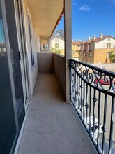 7555 Linda Vista Rd, Unit 38 in San Diego, CA - Building Photo - Building Photo