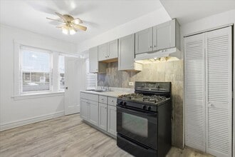 5301 W Jackson Blvd, Unit 2 in Chicago, IL - Building Photo - Building Photo