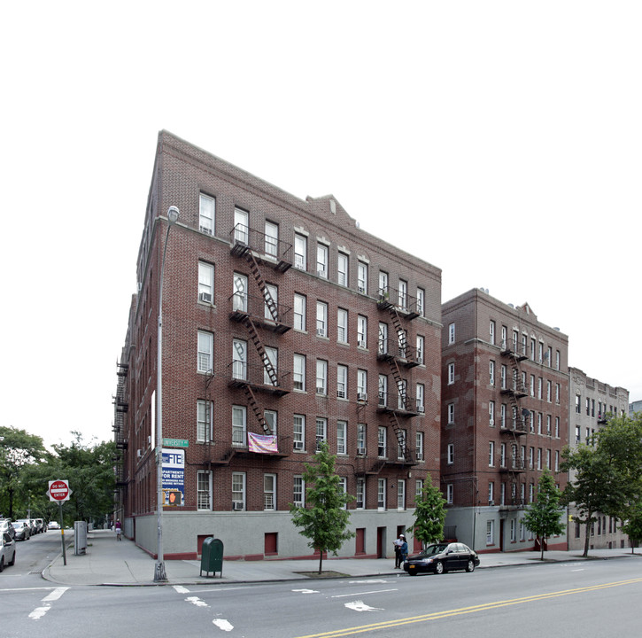 2500 University Blvd in Bronx, NY - Foto de edificio