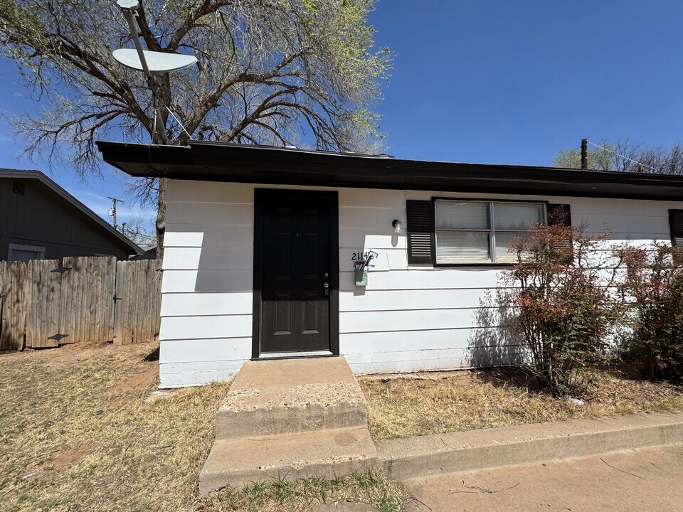2114 40th St in Lubbock, TX - Building Photo
