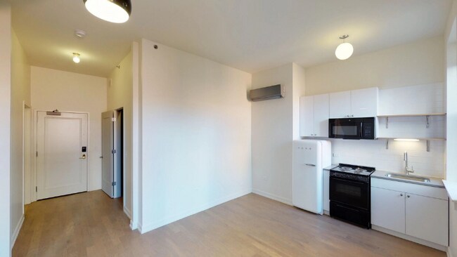 790 N Clark St in Chicago, IL - Building Photo - Building Photo