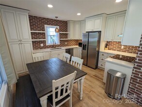 29 Woodrow Ave in Asheville, NC - Building Photo - Building Photo