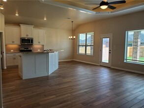 513 County Rd 306 in Jarrell, TX - Building Photo - Building Photo