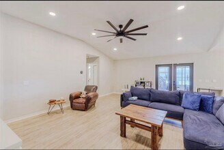 7358 Brevard St in Navarre, FL - Foto de edificio - Building Photo