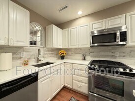 3417 122nd Pl NE in Bellevue, WA - Building Photo