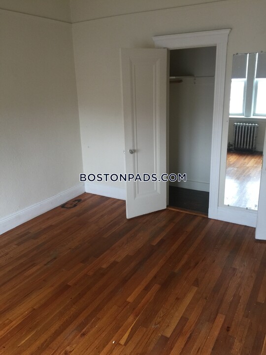 1687 Commonwealth Ave in Boston, MA - Building Photo