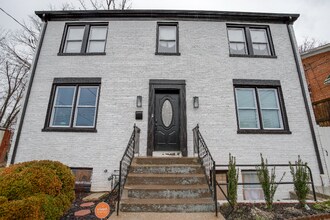 335 Division Ave NE in Washington, DC - Foto de edificio - Building Photo