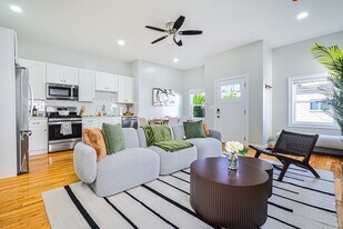 30 Chestnut Ave, Unit 3 in Boston, MA - Building Photo