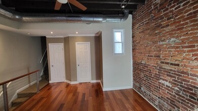 816 S 5th St, Unit B in Philadelphia, PA - Foto de edificio - Building Photo