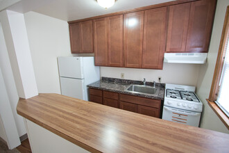 Highland Towers Apartments in St. Paul, MN - Building Photo - Building Photo