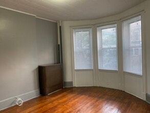 7419 64th Ln, Unit 1 in Glendale, NY - Building Photo - Building Photo