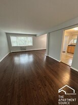8644 Skokie Blvd, Unit 201 in Skokie, IL - Building Photo