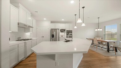 15015 Lake Shore Ave in Mont Belvieu, TX - Building Photo - Building Photo