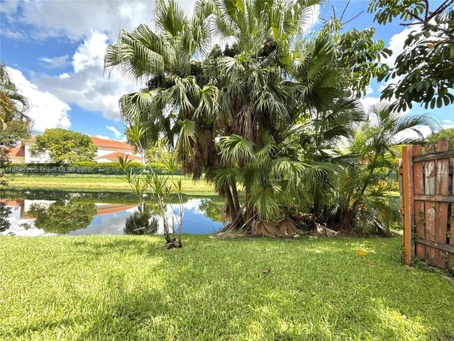 4094 Sierra Terrace in Sunrise, FL - Building Photo - Building Photo