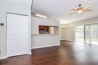 4059 Forecast Dr in Brandon, FL - Foto de edificio - Building Photo