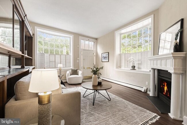 858 S Front St in Philadelphia, PA - Building Photo - Building Photo