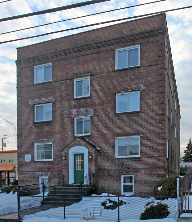 2445 Main St in Bridgeport, CT - Building Photo