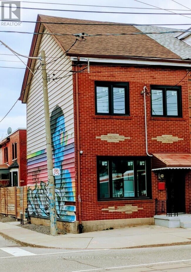 property at 206 Bathurst St