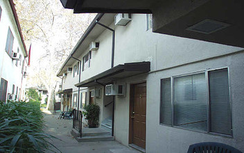 2208 H St in Sacramento, CA - Building Photo - Building Photo