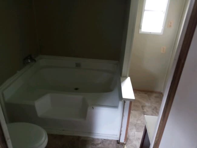 31 Coach Dr in Jackson, TN - Building Photo - Building Photo