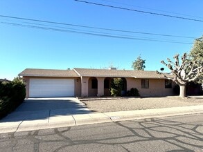 1746 Gates Ave in Kingman, AZ - Building Photo - Building Photo