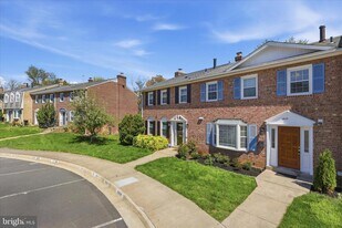 4635 Linmar Ct in Alexandria, VA - Building Photo