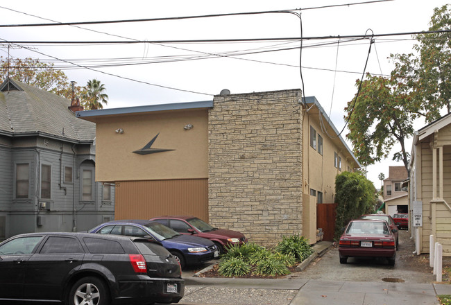 Cedar Arms Apartments in San Jose, CA - Building Photo - Building Photo