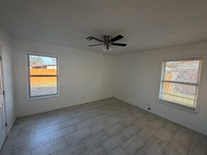 229 E Langley Blvd in Universal City, TX - Building Photo - Building Photo