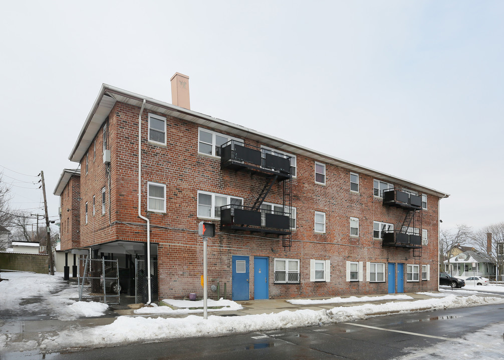 102 W Hudson St in Long Beach, NY - Building Photo