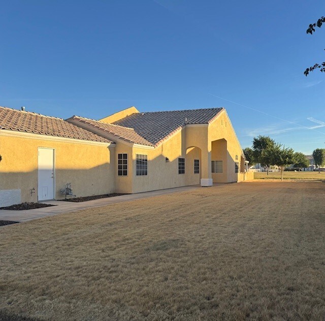 2982 Camino Del Rio in Bullhead City, AZ - Building Photo