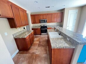 1772 Ashtree Way in Tracy, CA - Building Photo - Building Photo
