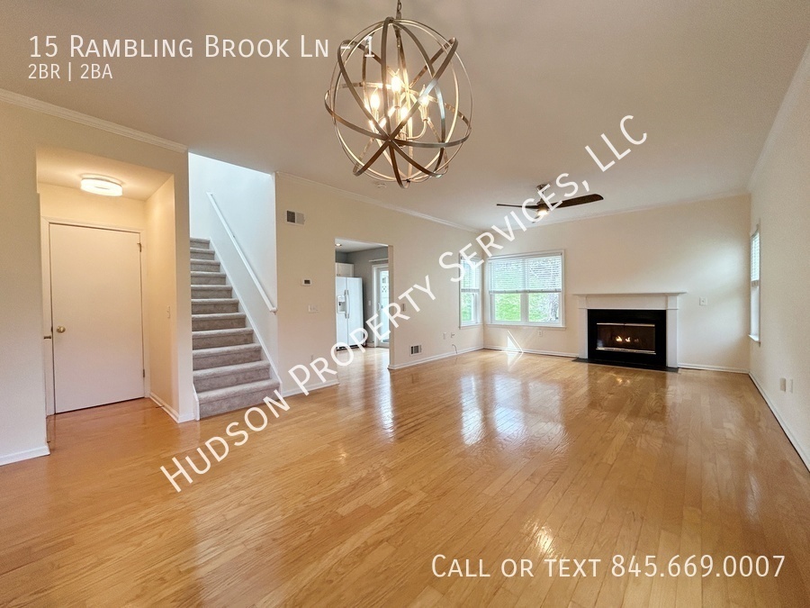 15 Rambling Brook Ln in Poughkeepsie, NY - Foto de edificio