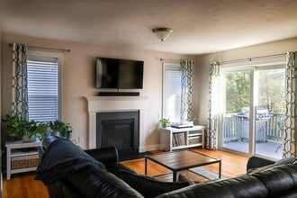 40 Streamview Dr in Cumberland, RI - Building Photo - Building Photo
