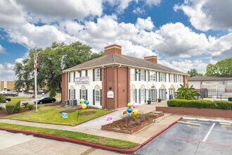 Falls of Edgebrook in Houston, TX - Foto de edificio - Building Photo