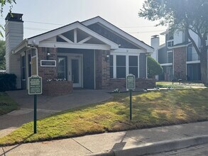 Fairway Greens Apartments in Dallas, TX - Foto de edificio - Building Photo