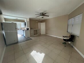 3050 Hayes St in Hollywood, FL - Building Photo - Building Photo