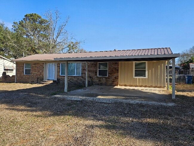 property at 302 N Main St