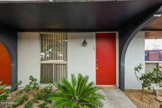 6320 N 16th St-Unit -14 in Phoenix, AZ - Foto de edificio - Building Photo