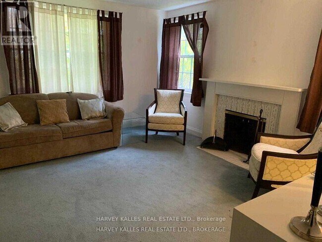 property at 11 Barberry Pl