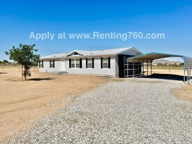 60382 Stearman Rd in Landers, CA - Building Photo