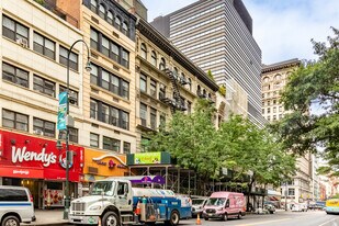 7 E 13th St in New York, NY - Building Photo