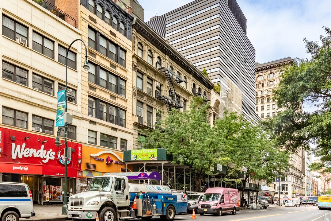 7 E 13th St in New York, NY - Building Photo