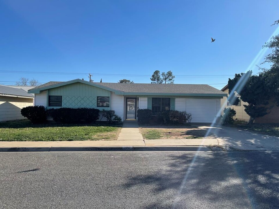 3746 Boulder Ave in Odessa, TX - Building Photo