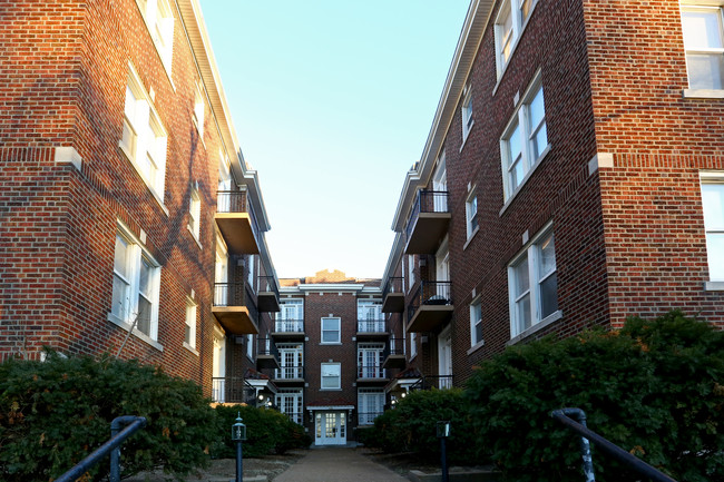 Kingshighway Apartments LLC, in St. Louis, MO - Building Photo - Building Photo