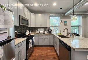 1444 W Erie St in Chicago, IL - Building Photo