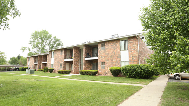 Purlingbrook Apartments in Livonia, MI - Foto de edificio - Building Photo