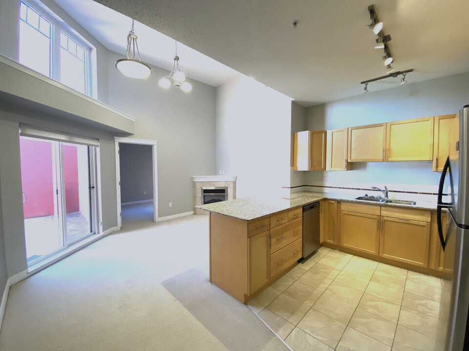 10333-10333-112 112 St NW in Edmonton, AB - Building Photo
