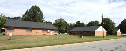 Gatewood Manor Apartments in Greensboro, NC - Building Photo - Building Photo