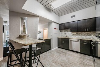 2410 W Azeele St in Tampa, FL - Building Photo - Building Photo