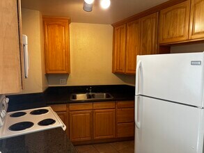 6031 Northcrest Cir, Unit #4 in Carmichael, CA - Foto de edificio - Building Photo